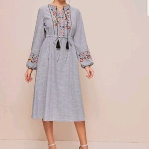 Shein embroidery dress with bow Medium
